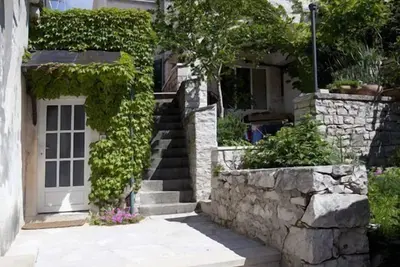 Image de Thé de la maison - Maison traditionnelle en pierre dalmate - 10 m d'une plage de galets