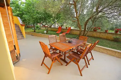 Image de Appartement Rustique 2 Chambres avec Jardin Privé