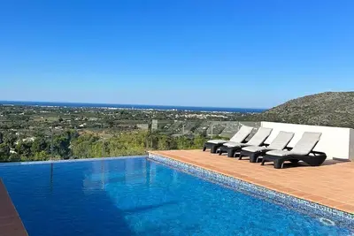 Image de Des vues fantastiques. Grand espace extérieur divertissant. 24 heures d'urbanisation sécurisé.