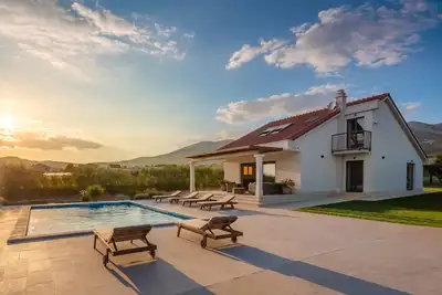 Image de Villa moderne **** avec piscine et vue mer près de Split, Croatie