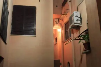 Image de PALERMOPalerme historique - Cesco-résidence appartement pour quatre personnes composée de trois chambres, cuisine et Wc. Appartement pour deux personnes avec cuisine, ch