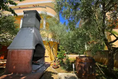 Image de Appartement Familial 2 Chambres avec Jardin Privé et Cheminée