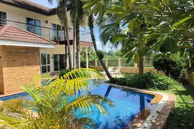 Image de Magnifique villa avec piscine privée, sans voisins - à pied de la plage, restaur