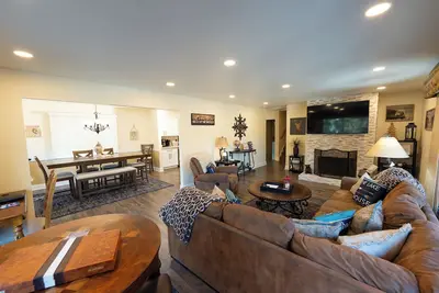 Directement À Travers Du Lac! Table de billard-PacMan-Spa-Pet Friendly- Situation centrale