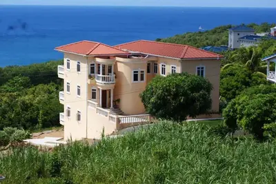Image de Appartement 2 chambres avec vue sur la mer à proximité du centre-ville