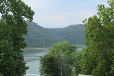 Image de Hou La La! Vue sur le lac Et Accès au lac dans une belle maison récemment rénovée