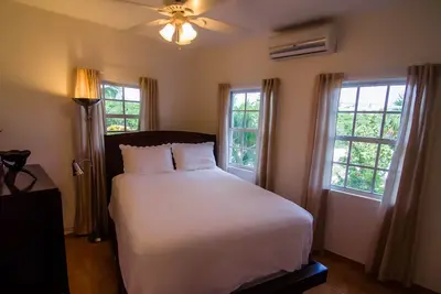 Image de Grace Bay Beach Ocean Villas, Villa Hibiscus. Classé n ° 1 sur Trip Advisor.