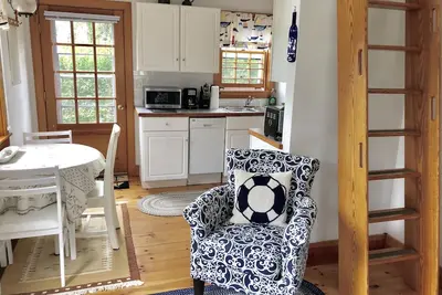 Image de Récemment rénové, charmant Fisher's Landing Cottage! Marchez jusqu'à la plage.