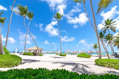 Image de À Droite Sur La Plage! Près de tout • Netflix • Électricité incluse!