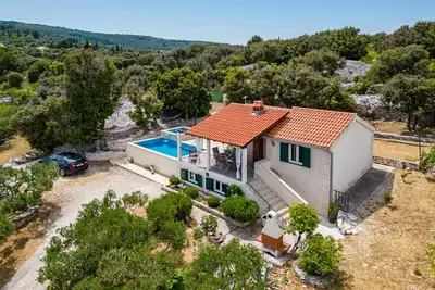 Image de Belle petite maison avec 2 piscines (chauffée) et vue sur la mer