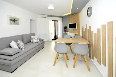 Image de Appartement Une Chambre Supérieure Avec Balcon Et Piscine