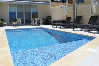 Image de Maisonette 3 chambres entièrement finie avec piscine privée et vue mer / pays