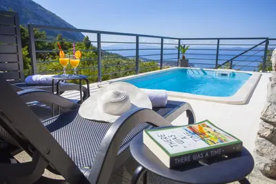 Image de Villa Marina - Maison isolée paisible pour les amoureux de la nature avec vue sur la montagne / la mer