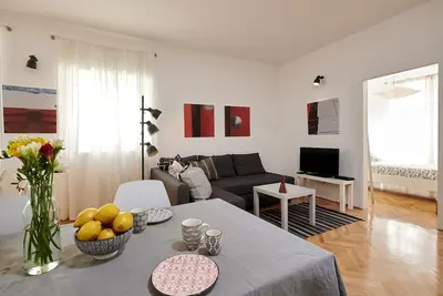 Image de Appartement romantique Ă deux chambres dans le centre de Trogir juste au dessus de Konoba Trs