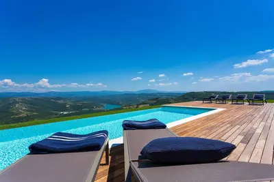 Image de Villa de luxe - vues panoramiques à couper le souffle et piscine à débordement