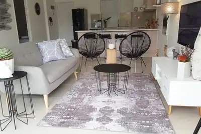 Image de Azure - Appartement sur la plage ★ Piscine ★ 2bd ★ Wifi Gratuit ★