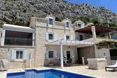 Image de Nouvelle maison de vacances! ! ! Villa Nareste Maison en pierre avec piscine et vue mer imprenable