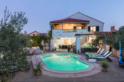 Image de villas luxueuses et confortables / île de Brač / avec piscine, jacuzzi / piscine / 14personnes