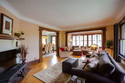 Image de Uptown 4br à quelques pas du lac Calhoun, près du centre-ville et du centre commercial d'Amérique, Garden Patio! !