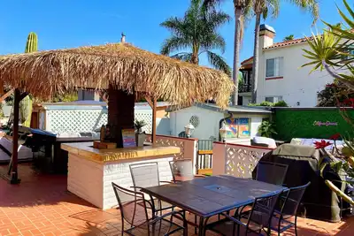 Image de 3 chambres / 2 salles de bain, Pacific Beach House! ! Parking + 5 vélos inclus! Familles seulement. .