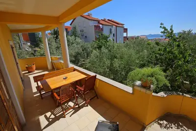 Image de Ensoleillé appartement de deux chambres avec vue sur la mer