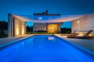 Image de Magnifique Villa Sofia Avec Piscine CHAUFFÉE Dans L'ARRIÈRE-Pays DIVISÉ
