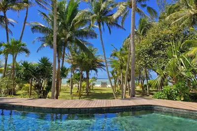 Image de Villa Philibert pied dans l'eau sur plage, piscine, femme de ménage, wifi gratuit