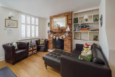 Image de Cycling & Walking Haven - Cottage central à Cowes avec barbecue ensoleillé et 2 salles de bain
