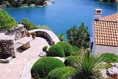 Image de Beautiful Dalmatian style villa surrounded by stunning garden