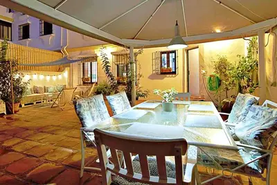 Appartement spacieux et calme à 450 mètres de la plage, grand patio, piscine commune.