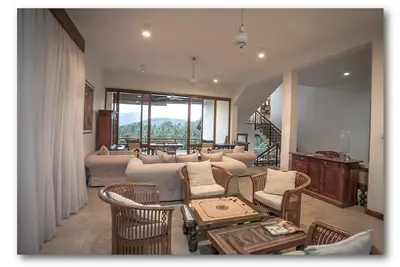 Image de Villa de luxe avec cuisinier, personnel, yoga et massothérapeutes en visite