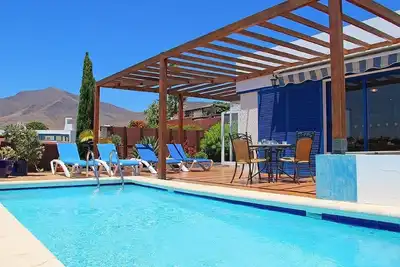 Image de Belle villa, climatisée, Wi-Fi gratuit et piscine privée, à Las Coloradas, Playa Blanca.