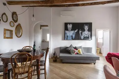 Image de Penthouse élégant central sur les toits de Sienne
