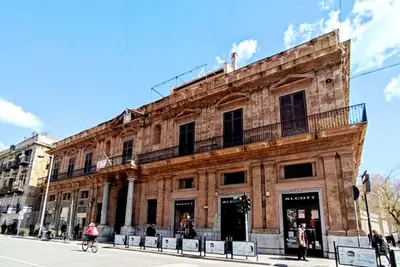 Image de Grande chambre double en face du Teatro Massimo | Parking à l'intérieur du bâtiment