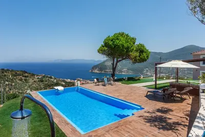 Villa Savvina avec vue imprenable sur l'île de Skopelos