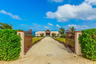 Image de Fabuleuse maison en bord de mer à l'extrémité sud d'Isla