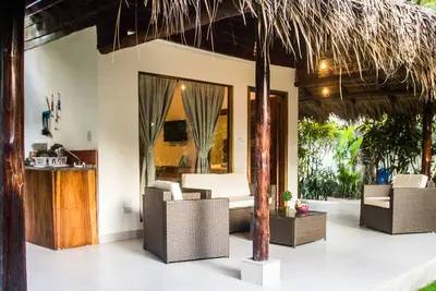 Image de Grand bungalow à Banana Beach, avec lit King et Queen. A / C, Wifi, Kitchenette