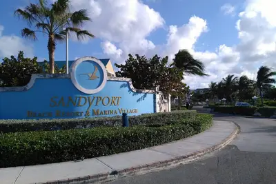 Image de Condo de 3 chambres à Sandyport, accueil familial