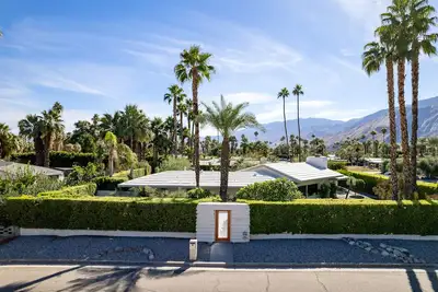 Image de Luxurious Midcentury Beauty, Salt Water Pool, Outdoor Shower, Private