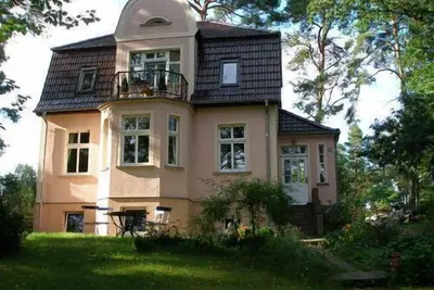 Image de Appartement confortable sur le Röblinsee dans le sous-sol d'une villa