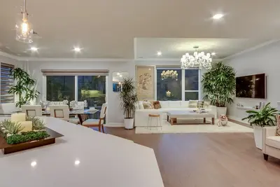Image de Superbe et luxueuse maison modèle privée à Hollywood