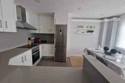 Image de Très bel Appartement de 2 Chambres sur L'avenida Finisterre