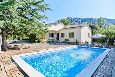 Image de Maison / villa - CollbatóMaison avec jardin