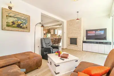 Image de Villa spacieuse avec jacuzzi à Novigrad