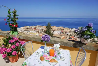 Image de Il Terrazzo su Pizzo - appartement panoramique avec vue sur la mer
