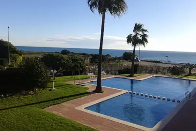 Image de Bel appartement sur la 1ère ligne de la plage; piscine et wifi, garage Ref: Vt-3380-Cs