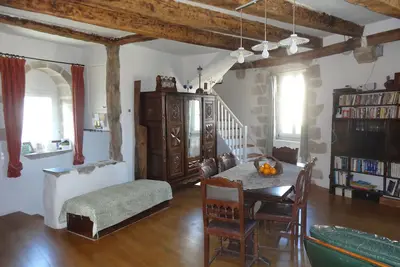 Image de Maison de ville St Jacques, sur la route de pèlerinage, coeur d'Eymoutiers médiéval