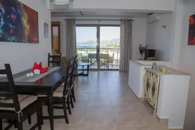 Image de Maison de ville avec superbe baie et vue sur la montagne