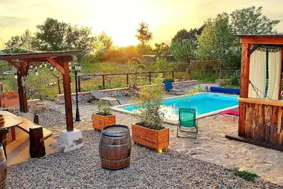Image de Gîte, Lodge de groupe 13 pers avec Piscine proche des Gorges de l'Ardèche. .