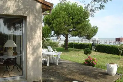 Image de Belle Villa 100m2 avec vue et accès direct à la mer, 3ch, sdb, séj, dans parc clos